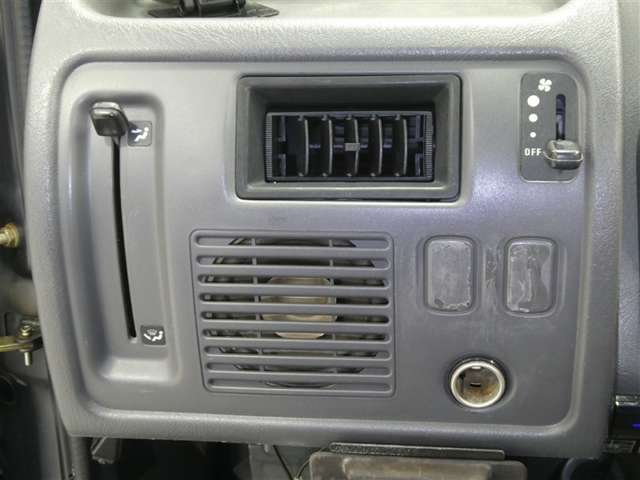Daihatsu Midget II 9
