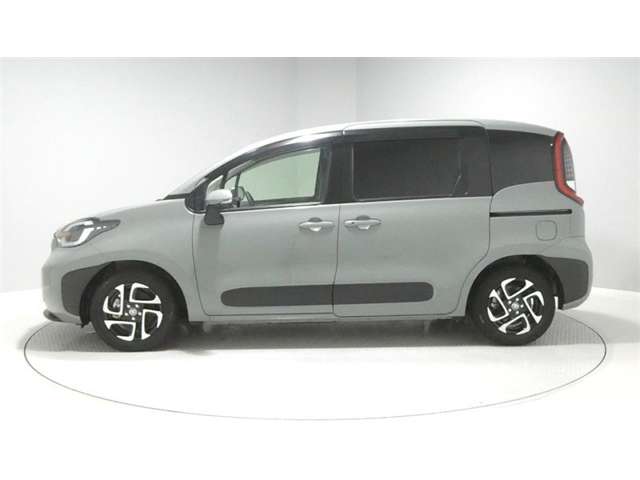 Toyota Sienta 5