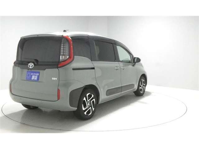 Toyota Sienta 7