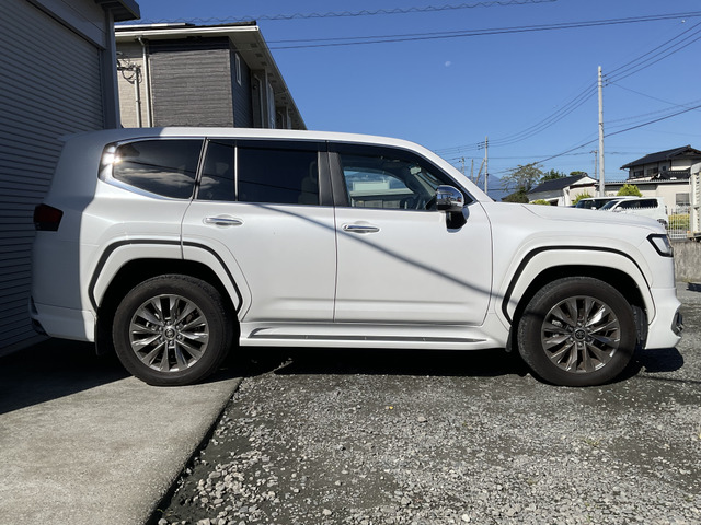 Toyota Land Cruiser 300 9