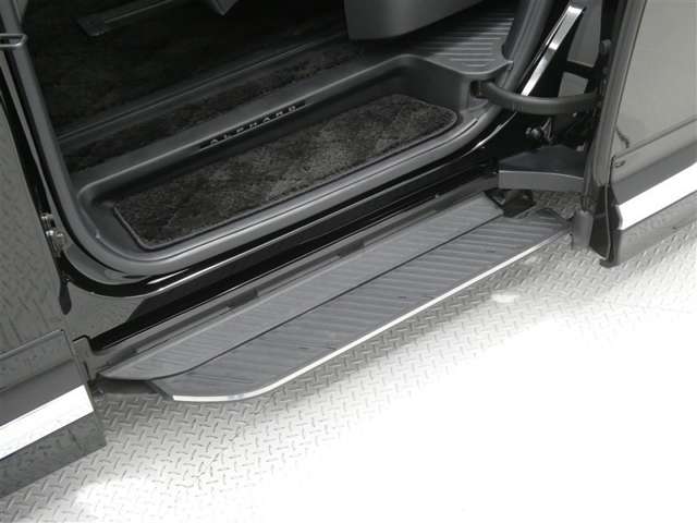 Toyota Alphard 4