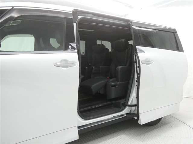 Toyota Alphard 3