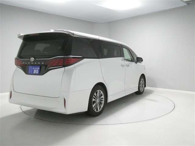 Toyota Alphard 4