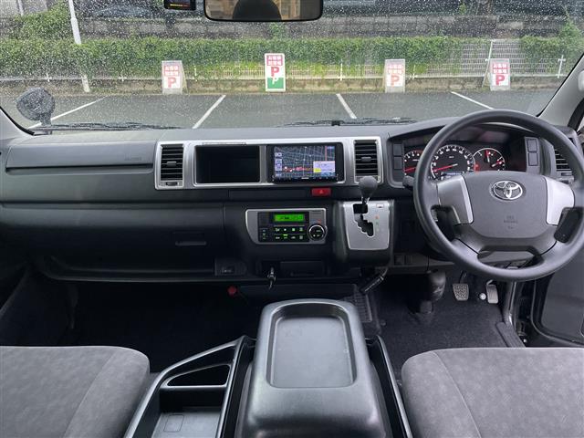 Toyota Hiace 5
