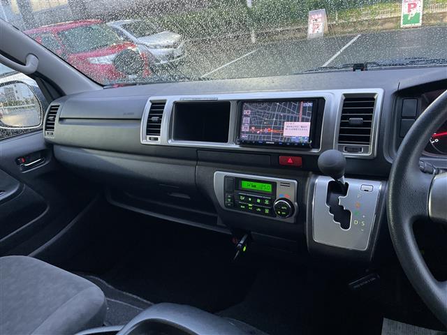 Toyota Hiace 6