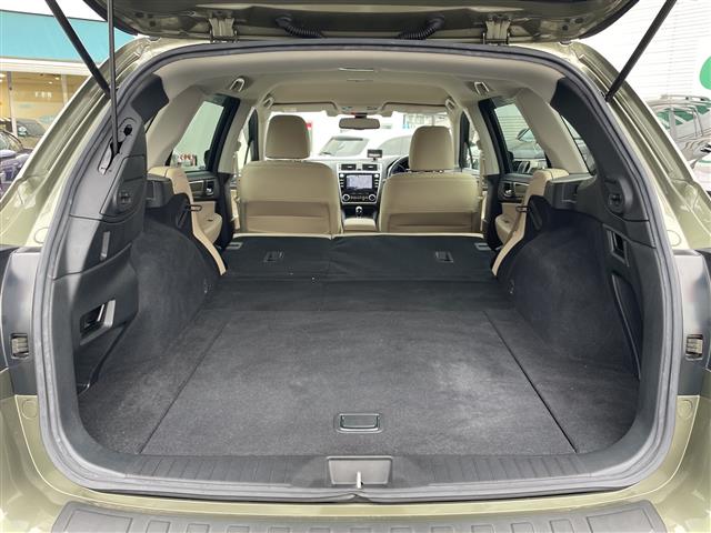 Subaru Legacy Outback 11