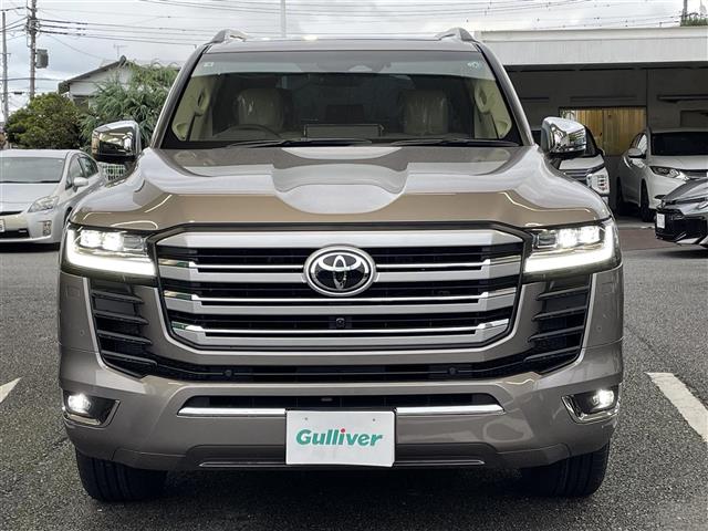 Toyota Land Cruiser 300 3
