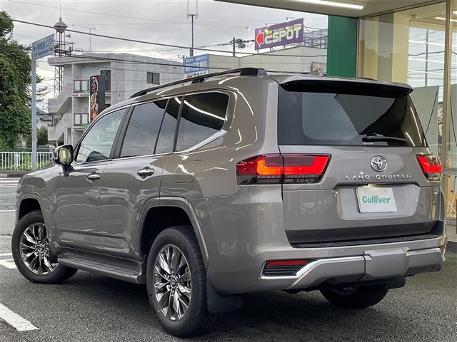 Toyota Land Cruiser 300 9