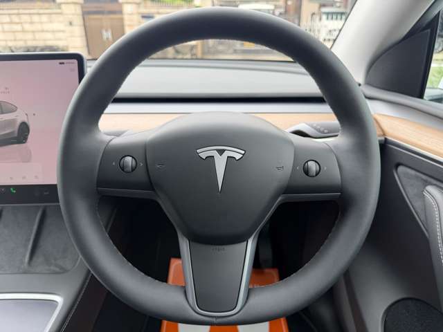 Tesla Model Y 5