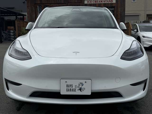 Tesla Model Y 8