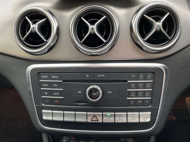 Mercedes-Benz GLA-Class 12