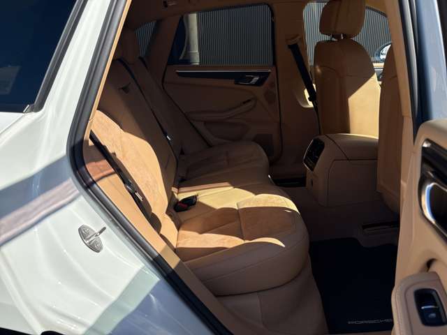 Porsche Macan 14