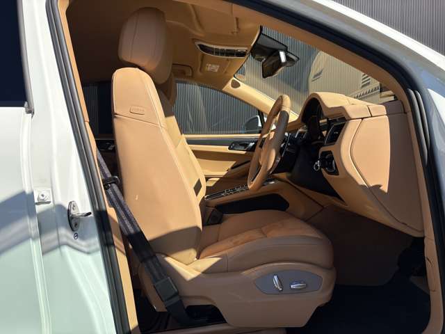 Porsche Macan 8