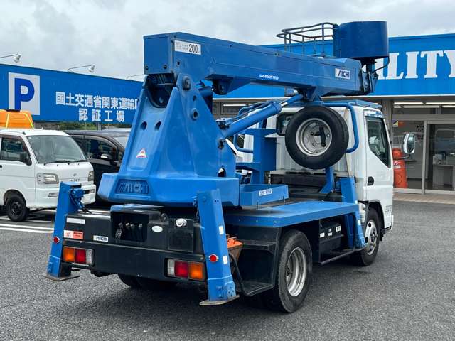 Mitsubishi Fuso Canter 9