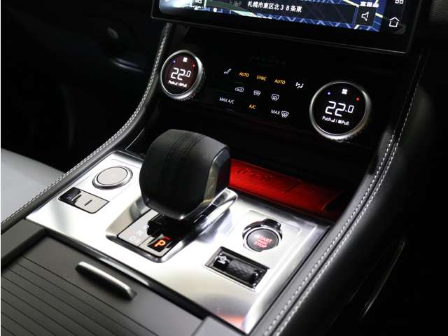 Jaguar F-Pace 11