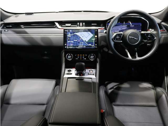 Jaguar F-Pace 4