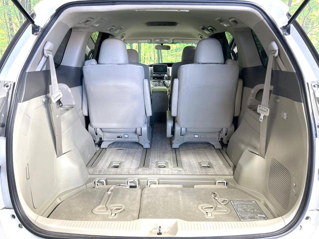 Toyota Estima Hybrid 12