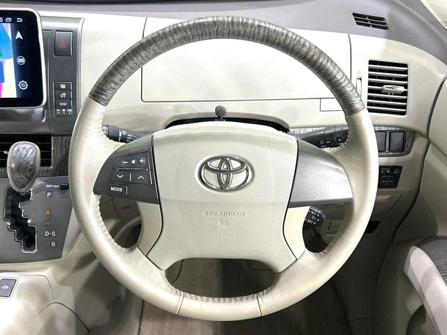 Toyota Estima Hybrid 8