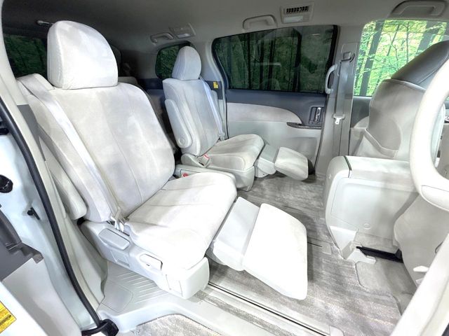 Toyota Estima Hybrid 10