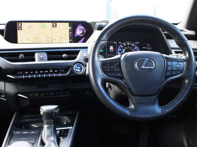 Lexus UX 8