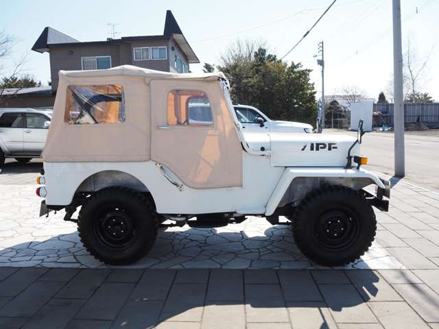 Mitsubishi Jeep 10