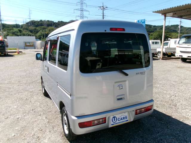 Daihatsu Hijet Cargo 8