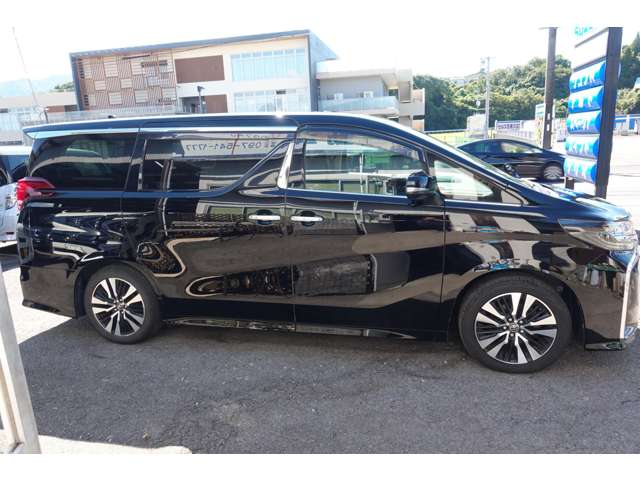 Toyota Alphard 4