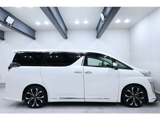 Toyota Vellfire 12