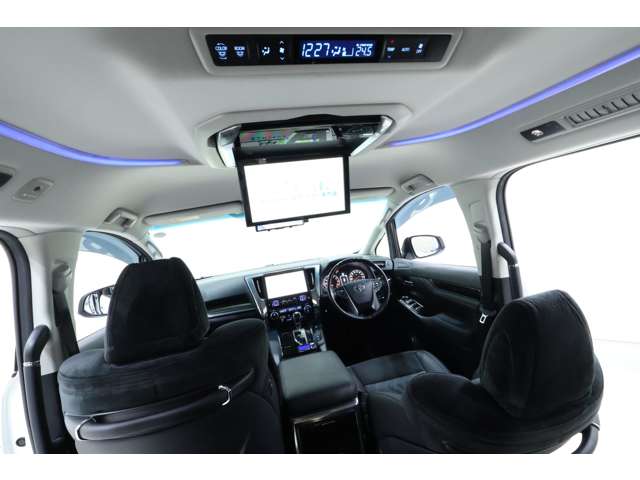 Toyota Vellfire 4