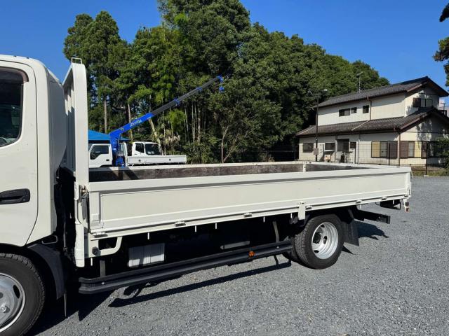 Hino Dutro 9