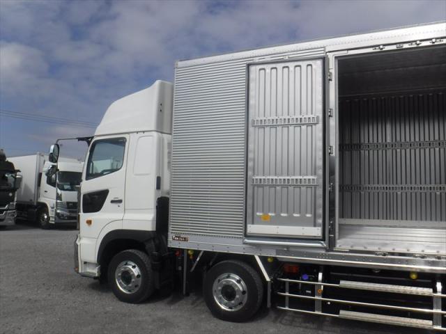 Hino Profia 8