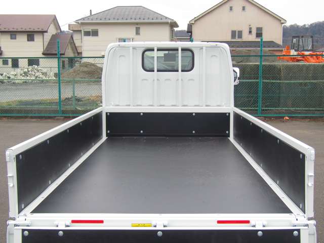 Mitsubishi Fuso Canter 9