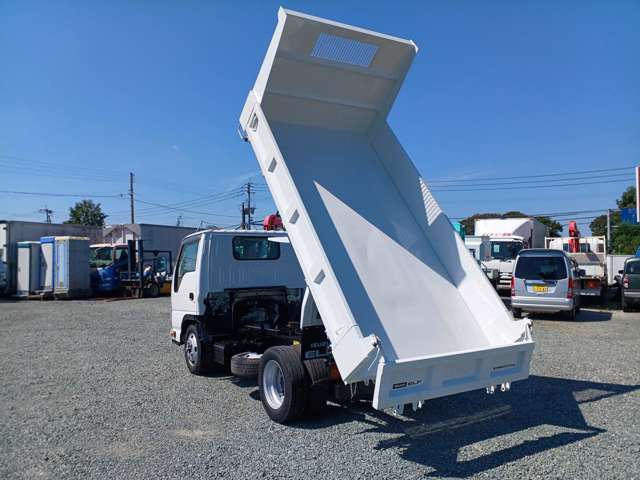 Isuzu Elf 12
