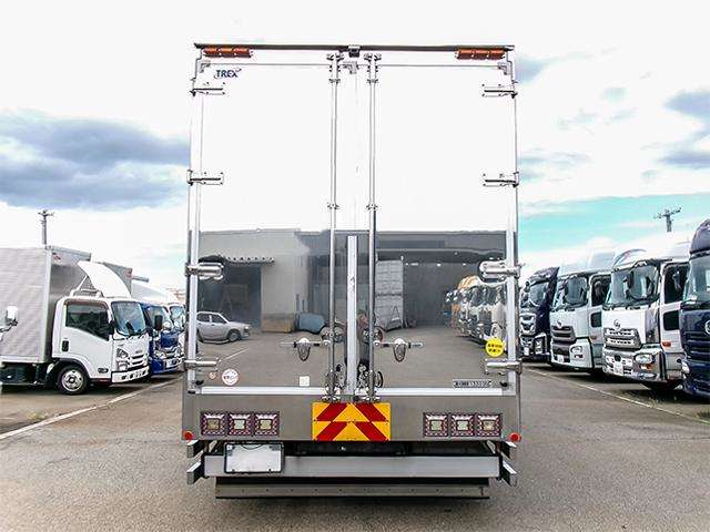 UD Trucks Quon 8
