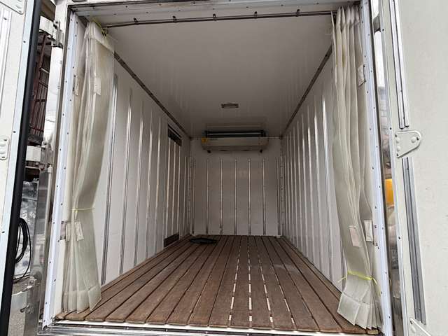 Isuzu Elf 11
