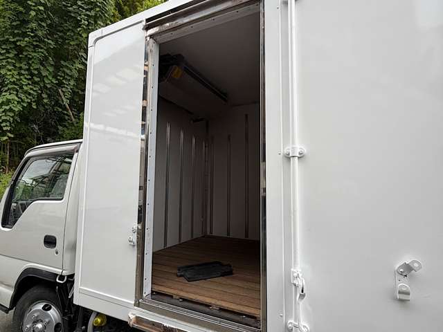 Isuzu Elf 12