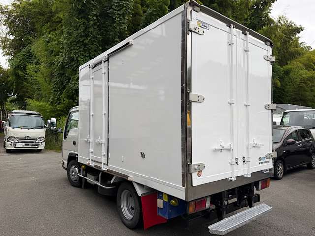 Isuzu Elf 9