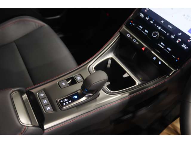 Lexus LBX 12