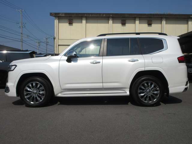 Toyota Land Cruiser 300 11