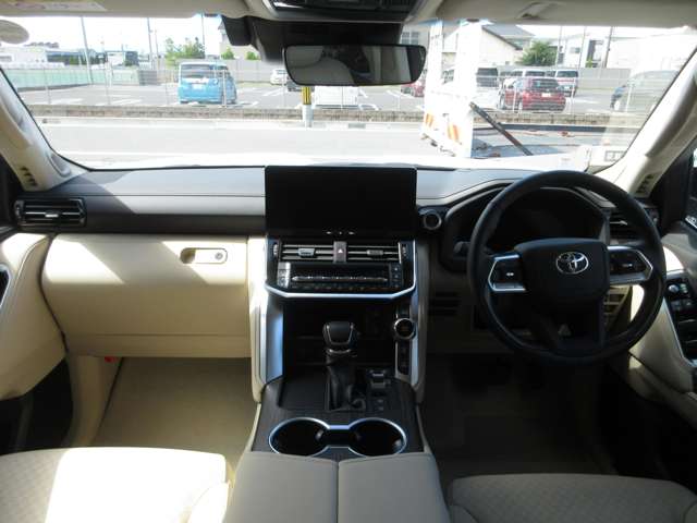 Toyota Land Cruiser 300 6