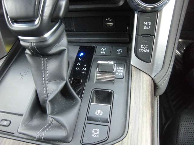 Toyota Land Cruiser 300 4