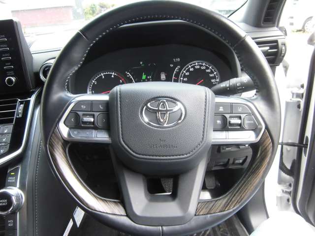 Toyota Land Cruiser 300 8