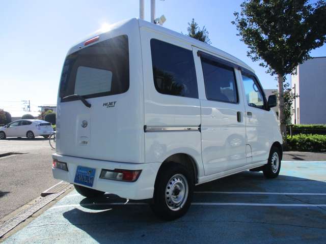 Daihatsu Hijet Cargo 8