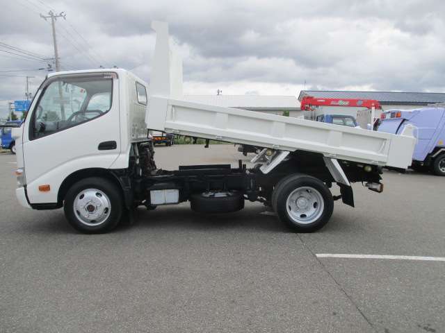 Hino Dutro 4
