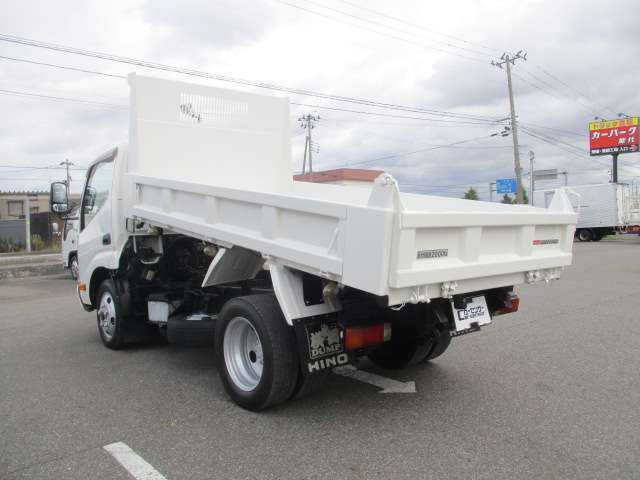 Hino Dutro 5