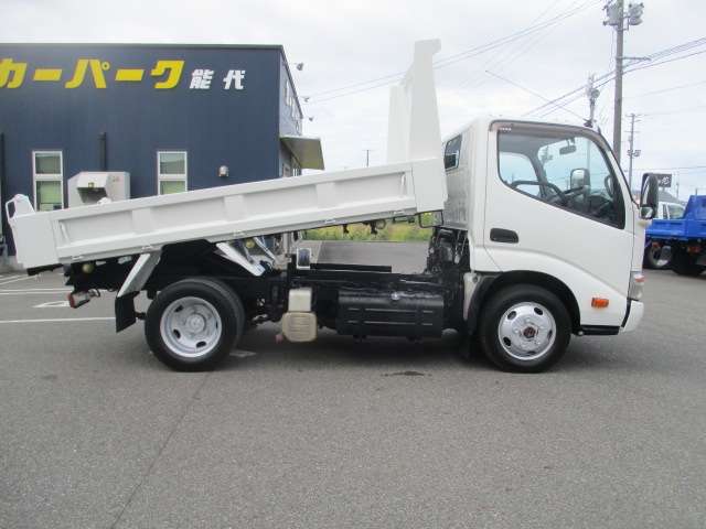Hino Dutro 8