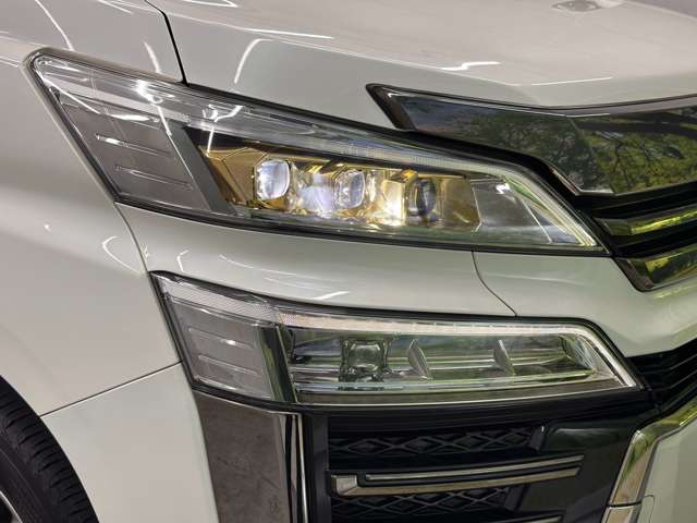 Toyota Vellfire 11