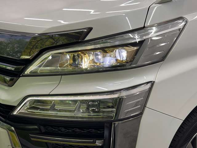Toyota Vellfire 12