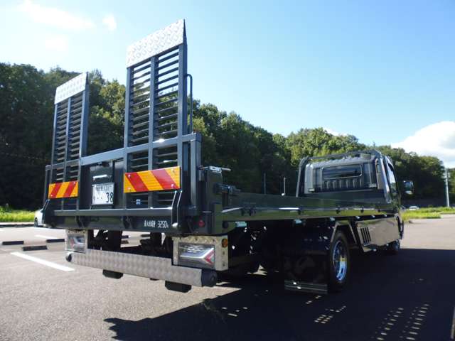 Hino Dutro 9