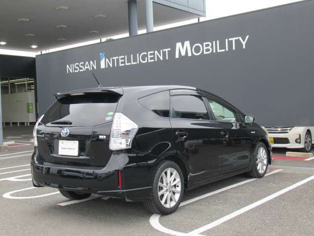 Toyota Prius α 3